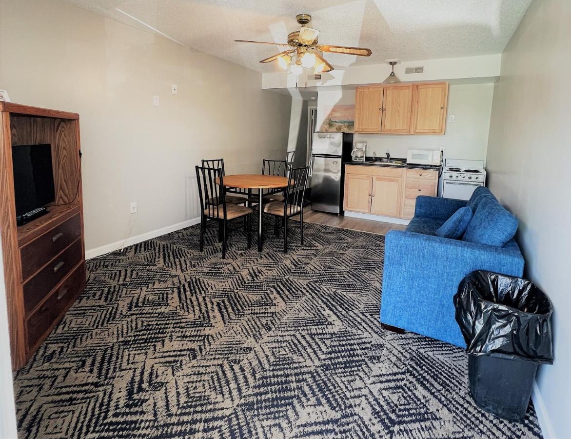 Dollar Motel